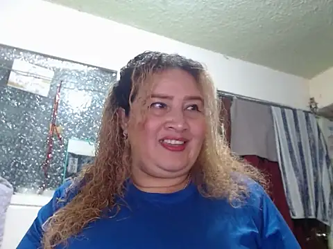 Perla1981--'s Live XXX Chat