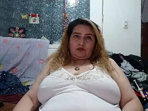 Perla1981--'s Live XXX Chat