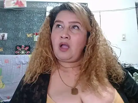 Perla1981-- Adlı Modelin Canlı XXX Sohbeti