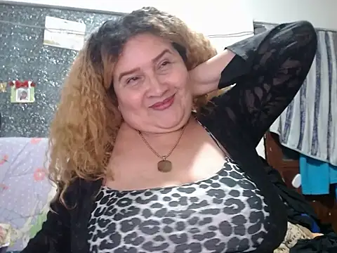 Perla1981-- Live XXX-Chat