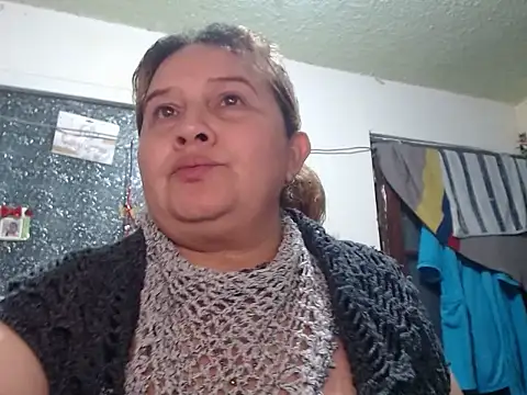 Perla1981--'s Live XXX Chat