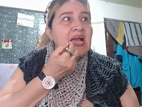 Perla1981-- live XXX chat