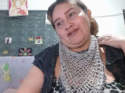Perla1981-- Live XXX-Chat