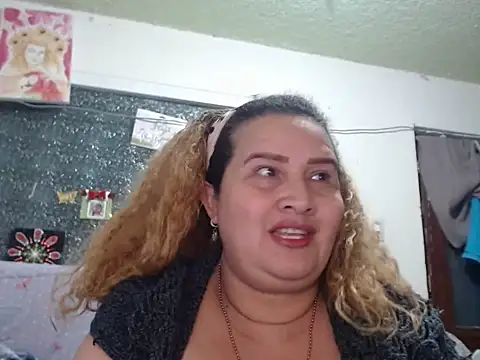 Perla1981-- – Live XXX-chat