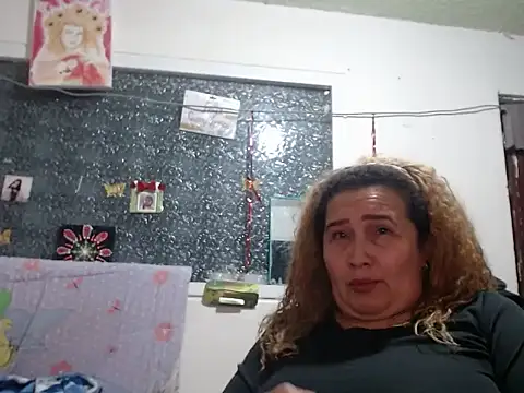 Perla1981--'s Live XXX Chat