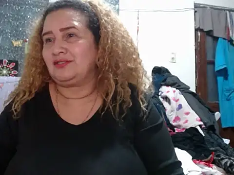Perla1981-- Live XXX-Chat