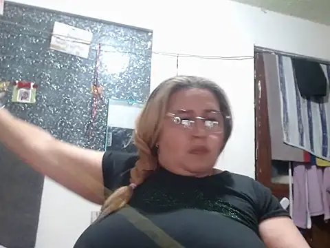 Perla1981--'s Live XXX Chat
