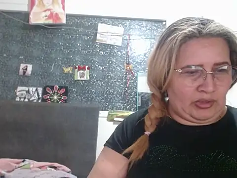 Perla1981--'s Live XXX Chat
