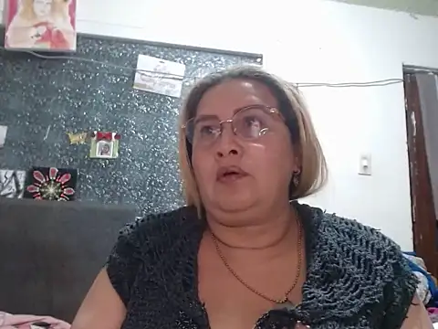 Perla1981-- Live XXX-chat