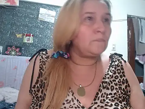 Perla1981--'s Live XXX Chat