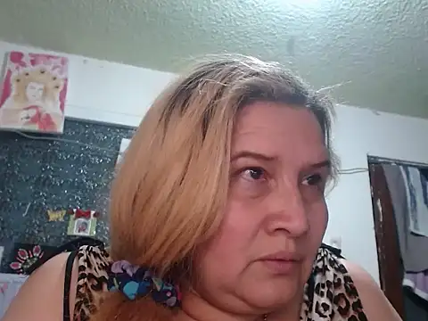 Perla1981--'s Live XXX Chat