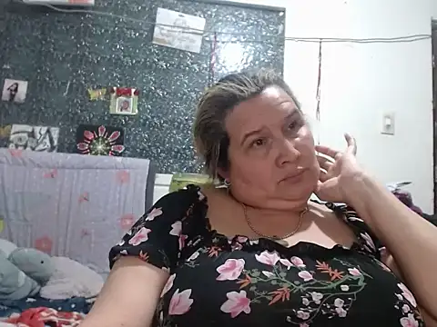 Perla1981-- Live XXX Chat