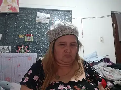 Perla1981--'s Live XXX Chat