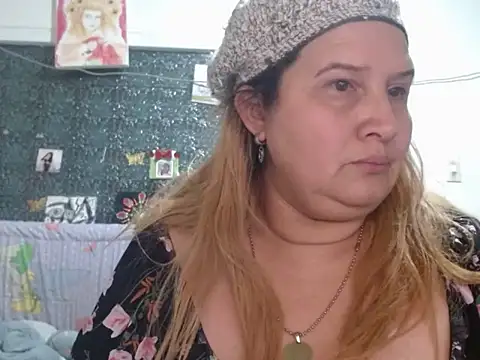 Perla1981--'s Live XXX Chat