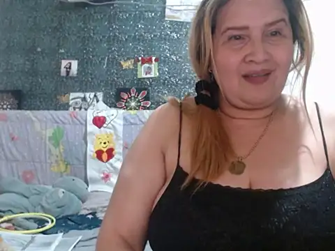 Perla1981-- Live XXX-Chat