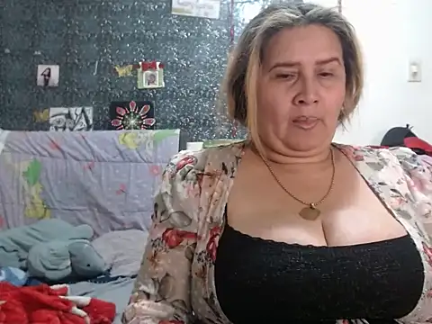 Perla1981-- – Live XXX-chat