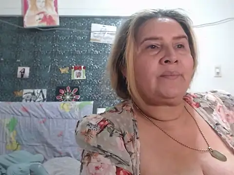 Perla1981--'s Live XXX Chat