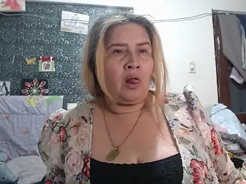 Perla1981--'s Live XXX Chat