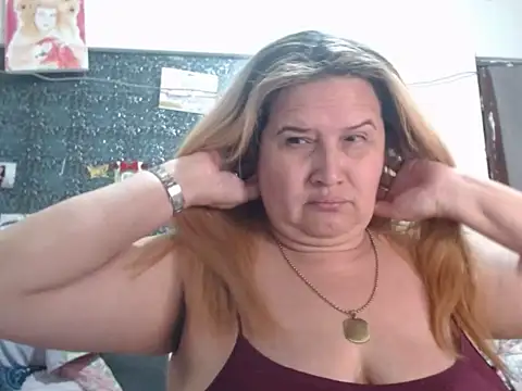 Perla1981-- Live XXX-Chat
