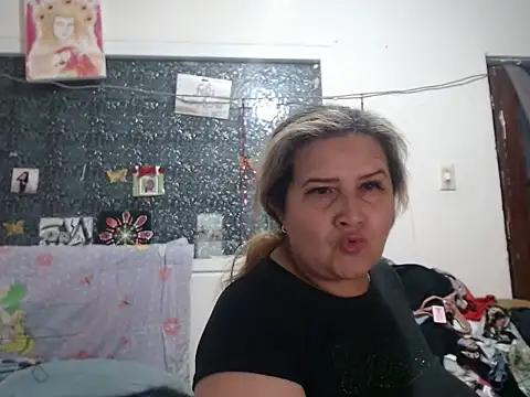 Perla1981--'s Live XXX Chat