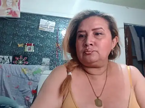 Perla1981--'s Live XXX Chat