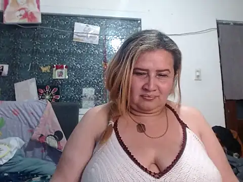 Perla1981-- Show in webcam