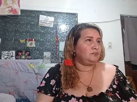 Perla1981-- Live XXX Chat