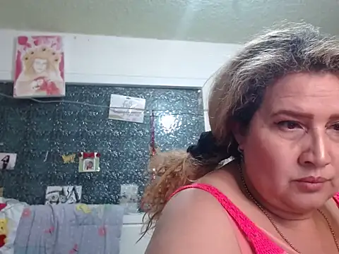 Perla1981--'s Live XXX Chat