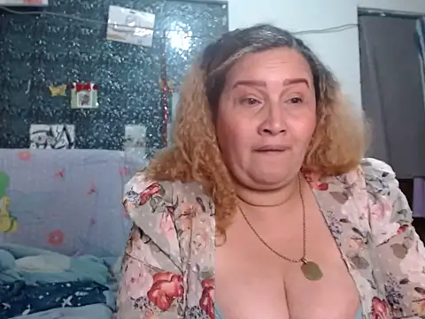 Perla1981--'s Live XXX Chat