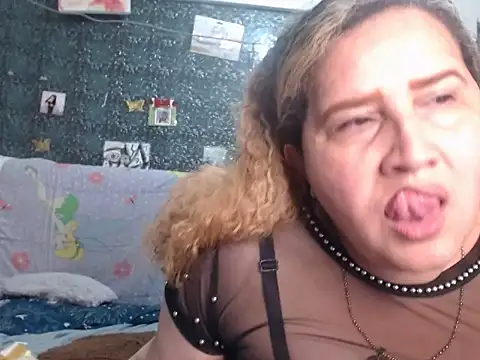 Perla1981--'s Live XXX Chat