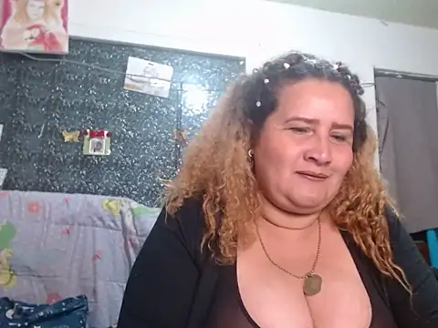 Perla1981--'s Live XXX Chat