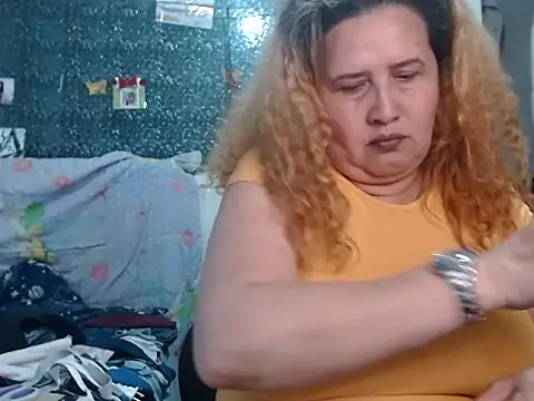 Perla1981-- Live XXX-Chat