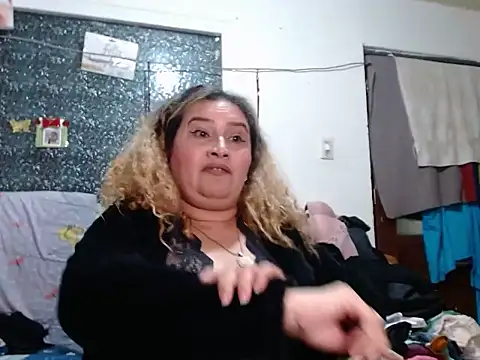 Perla1981-- Live XXX-Chat