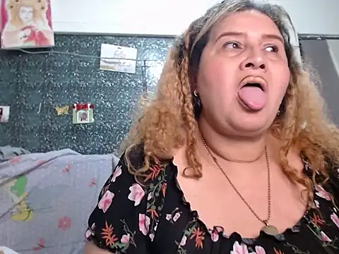 Perla1981--'s Live XXX Chat