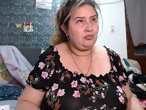 Perla1981-- Live XXX-Chat