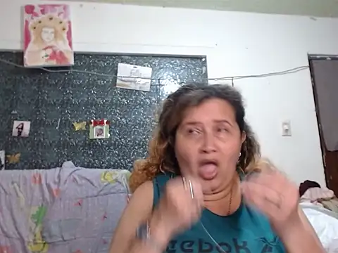 Perla1981--'s Live XXX Chat