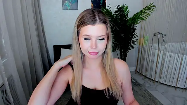 FollowLovee Show in webcam