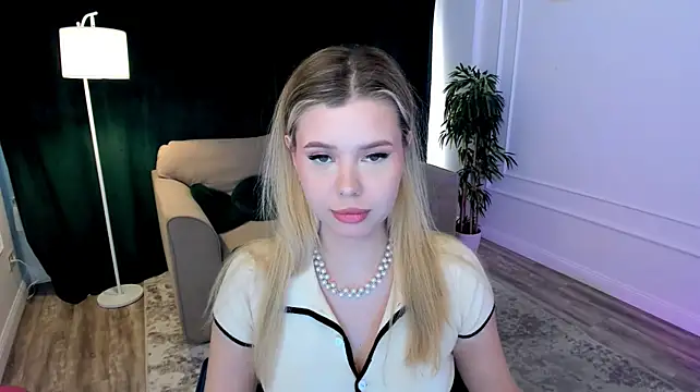Pokazy przed kamerką – FollowLovee