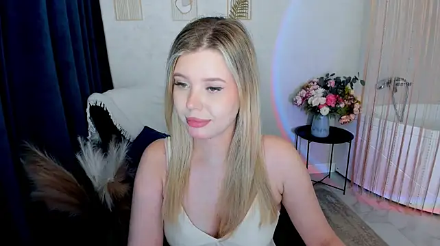 FollowLovee Adlı Modelin Web Kamerası Şovu