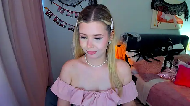 FollowLovee webkamerás műsora