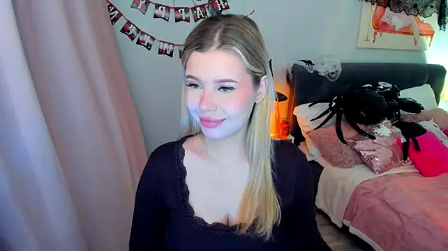 FollowLovee Show in webcam