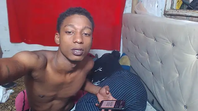 הופעת וובקאם של EvaxEmma
