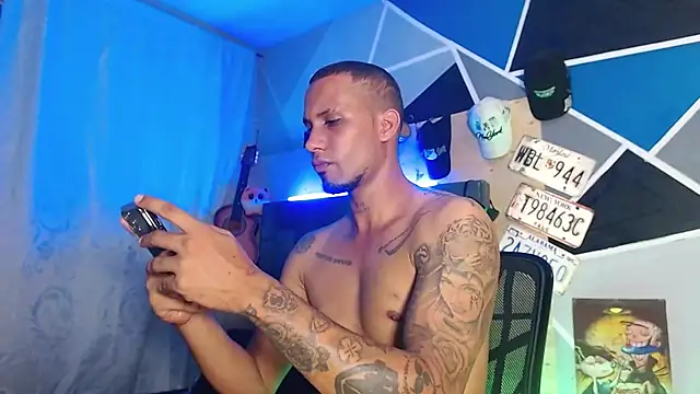 Show modela MagnusFrost na web-kameri