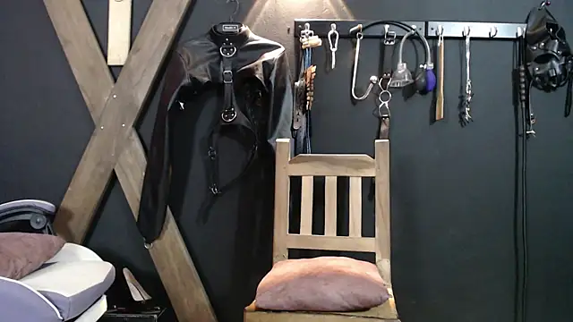 Pokazy przed kamerką – kinky_slave_
