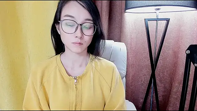 NIAN-er Adlı Modelin Canlı XXX Sohbeti