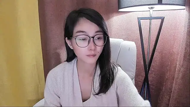 NIAN-er Adlı Modelin Canlı XXX Sohbeti