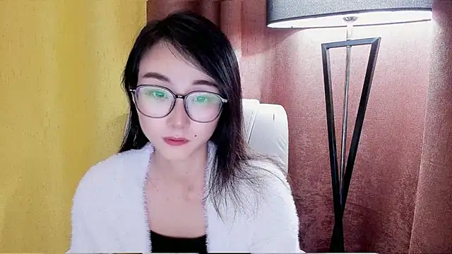 NIAN-er Adlı Modelin Canlı XXX Sohbeti