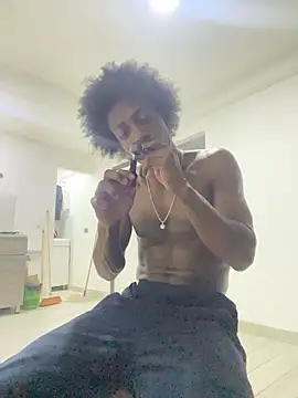 Larry-n-clouds 网络视讯表演