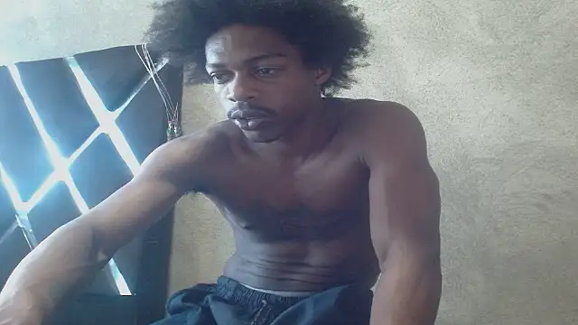 Larry-n-clouds Show in webcam