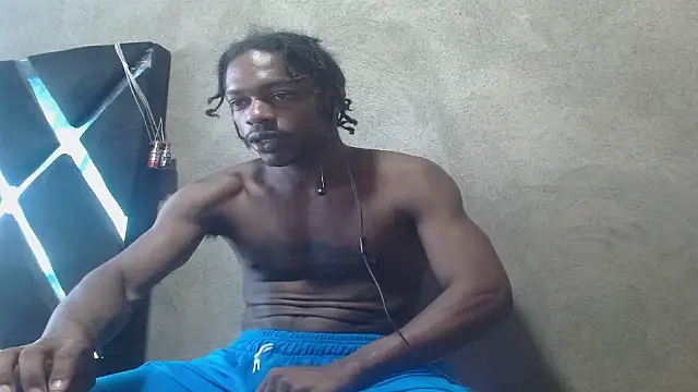 Larry-n-clouds Show in webcam